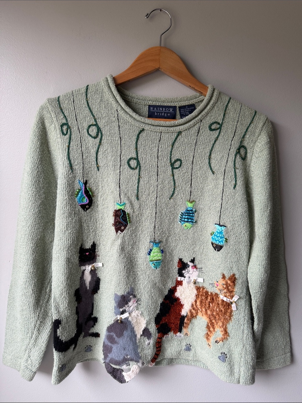 Vintage Rainbow Light Green Cat & Hanging Fish Crewneck Sweater size M